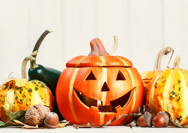 Halloween vakantie stilleven gelukkig eng pompoen hefboom-o-lantaarn — Stockfoto