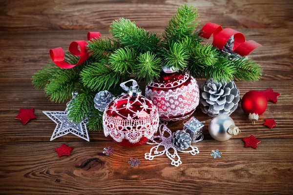 Ramo di albero di Natale con palle — Foto Stock