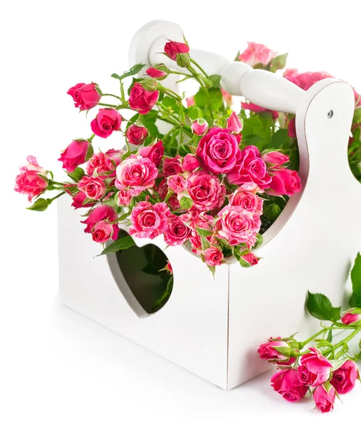 Bouquet pink roses in wooden basket — Stock Photo, Image