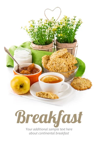 Breakfast with tea and fresh cookies — Stock Photo, Image