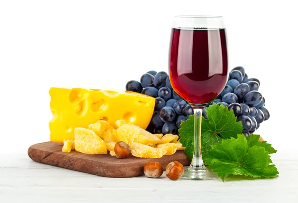 Glass red wine with grapes and cheese — Stock Photo, Image