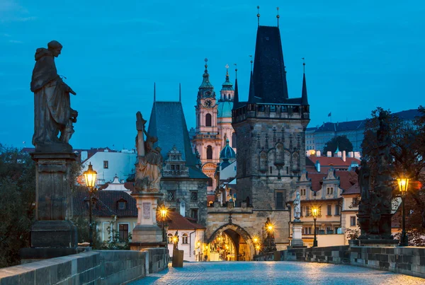 Sonnenaufgang am Morgen Karlsbrücke Prag lizenzfreie Stockfotos