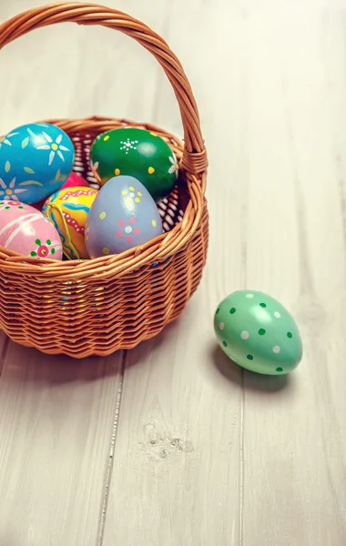 Wicker basket with easter eggs — Stock Photo, Image