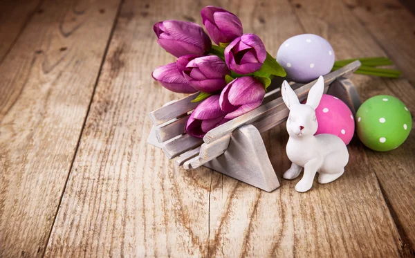 Easter still life with spring flowers and copyspace — Stock Photo, Image