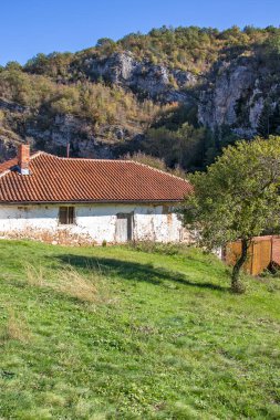 Ortaçağ Razboishte manastırı, Bulgaristan 'ın Sofya Şehir Bölgesi Mary' nin Sunumuna adandı