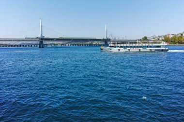 İSTANBUL, TURKEY - 26 Temmuz 2019: İstanbul, Türkiye 'de Boğaz ve Altın Boynuz Panoraması