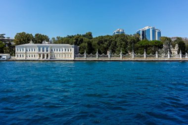 İSTANBUL, TURKEY - 26 Temmuz 2019: İstanbul, Türkiye 'de Boğaz ve Altın Boynuz Panoraması
