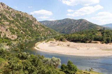 Bulgaristan 'ın Arda Nehri kıvrımlı ve Fildişi Reservoir' lu manzarası