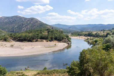 Bulgaristan 'ın Arda Nehri kıvrımlı ve Fildişi Reservoir' lu manzarası