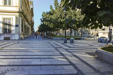 BELGRAD, SERBIA - 12 Ağustos 2019: Sırbistan 'ın başkenti Belgrad' daki Tipik İnşaat ve Sokak