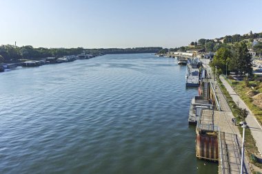BELGRAD, SERBIA - 12 Ağustos 2019: Sırbistan 'ın Sava Nehri' nden Eski Kente (Stari Grad) Panorama