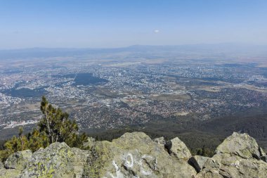 Bulgaristan 'ın Vitosha Dağı' ndaki Kamen Del Peak kentinden Sofya 'nın panoramik manzarası