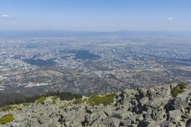 Bulgaristan 'ın Vitosha Dağı' ndaki Kamen Del Peak kentinden Sofya 'nın panoramik manzarası