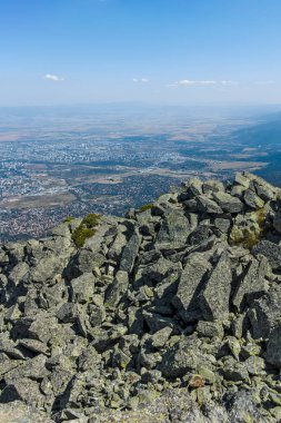 Bulgaristan 'ın Vitosha Dağı' ndaki Kamen Del Peak kentinden Sofya 'nın panoramik manzarası
