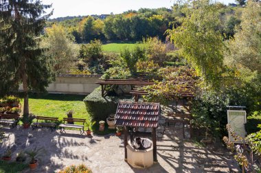 Bulgaristan 'ın Ruse bölgesindeki Saint Dimitar Basarbowski' ye adanmış Ortaçağ Basarbovo Kaya Manastırı