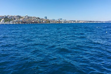 İSTANBUL, TURKEY - 26 Temmuz 2019: İstanbul, Türkiye 'de Boğaz ve Altın Boynuz Panoraması