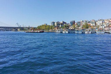 İSTANBUL, TURKEY - 26 Temmuz 2019: İstanbul, Türkiye 'de Boğaz ve Altın Boynuz Panoraması