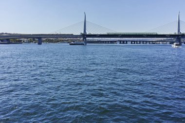 İSTANBUL, TURKEY - 26 Temmuz 2019: İstanbul, Türkiye 'de Boğaz ve Altın Boynuz Panoraması