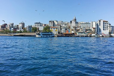 İSTANBUL, TURKEY - 26 Temmuz 2019: İstanbul, Türkiye 'de Boğaz ve Altın Boynuz Panoraması