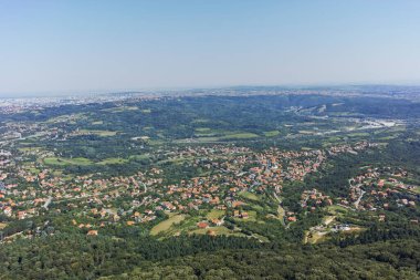 Sırbistan 'ın Belgrad kenti yakınlarındaki Avala Kulesi' nden inanılmaz panoramik manzara