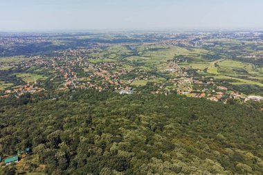 Sırbistan 'ın Belgrad kenti yakınlarındaki Avala Kulesi' nden inanılmaz panoramik manzara