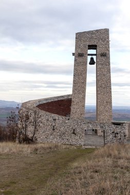 Bulgaristan 'ın Filibe bölgesinin Peruştitsa kenti yakınlarındaki Üç Neslin Anıtı