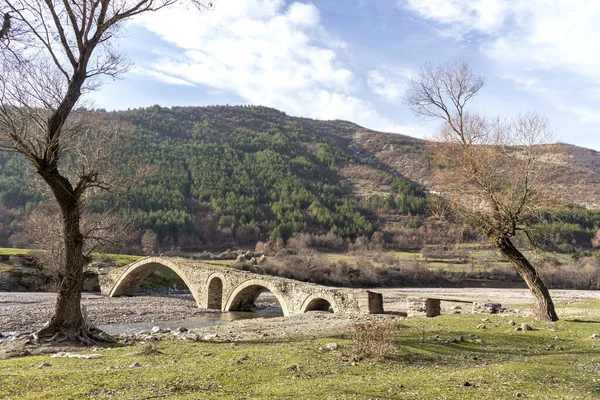 Αρχαία Ρωμαϊκή Γέφυρα Κοντά Στο Χωριό Νένκοβο Στα Βουνά Της — Φωτογραφία Αρχείου