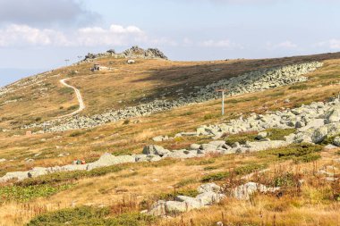 Bulgaristan 'ın başkenti Sofya' nın Vitosha Dağı 'nda Cherni Vrah için yapılan yürüyüş parkurundan sonbahar manzarası