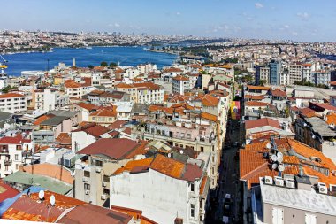 İstanbul, Türkiye - 27 Temmuz 2019: Galata Kulesinden İstanbul, Türkiye 'ye İnanılmaz Panorama