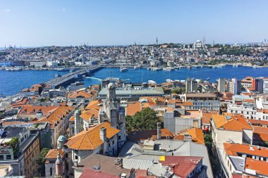 İstanbul, Türkiye - 27 Temmuz 2019: Galata Kulesinden İstanbul, Türkiye 'ye İnanılmaz Panorama