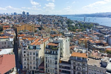 İstanbul, Türkiye - 27 Temmuz 2019: Galata Kulesinden İstanbul, Türkiye 'ye İnanılmaz Panorama