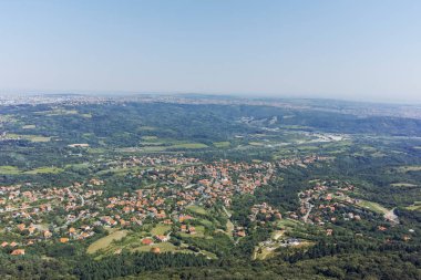 Sırbistan 'ın Belgrad kenti yakınlarındaki Avala Kulesi' nden panoramik manzara
