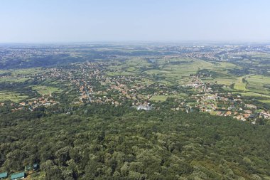 Sırbistan 'ın Belgrad kenti yakınlarındaki Avala Kulesi' nden panoramik manzara