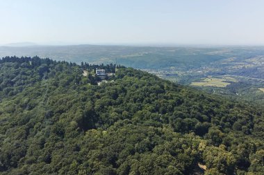 Sırbistan 'ın Belgrad kenti yakınlarındaki Avala Kulesi' nden panoramik manzara