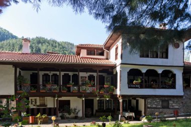 Ortaçağ Osenovlag Manastırı, Yedi Taht Manastırı, Sofya bölgesi, Bulgaristan olarak bilinen Aziz Mary 'ye adanmıştır.