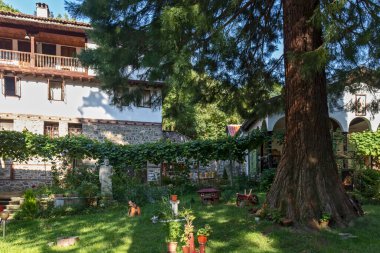 Ortaçağ Osenovlag Manastırı, Yedi Taht Manastırı, Sofya bölgesi, Bulgaristan olarak bilinen Aziz Mary 'ye adanmıştır.