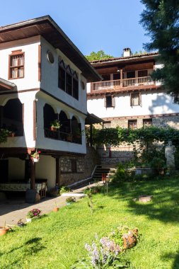 Ortaçağ Osenovlag Manastırı, Yedi Taht Manastırı, Sofya bölgesi, Bulgaristan olarak bilinen Aziz Mary 'ye adanmıştır.