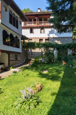 Ortaçağ Osenovlag Manastırı, Yedi Taht Manastırı, Sofya bölgesi, Bulgaristan olarak bilinen Aziz Mary 'ye adanmıştır.