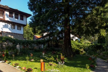 Ortaçağ Osenovlag Manastırı, Yedi Taht Manastırı, Sofya bölgesi, Bulgaristan olarak bilinen Aziz Mary 'ye adanmıştır.