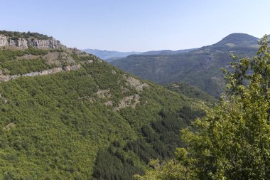 Bulgaristan 'ın Zasele kasabası yakınlarındaki Stara Planina Dağı' nın muhteşem manzarası
