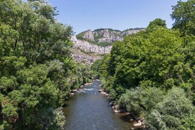 Iskar nehri ve Gorge, Balkan Dağları ve Bulgaristan 'daki Lakatnik Kayaları' nın manzarası
