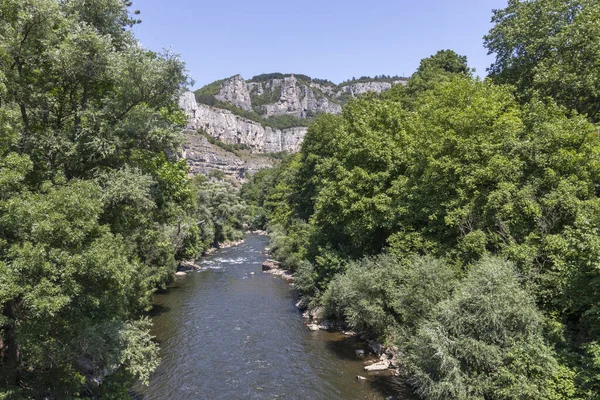 Iskar nehri ve Gorge, Balkan Dağları ve Bulgaristan 'daki Lakatnik Kayaları' nın manzarası