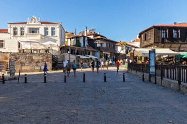 SOZOPOL, BULGARIA - 1 Eylül 2020: Bulgaristan 'ın Burgaz Bölgesi' nin Sozopol kentindeki eski evler