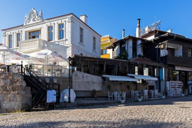 SOZOPOL, BULGARIA - 1 Eylül 2020: Bulgaristan 'ın Burgaz Bölgesi' nin Sozopol kentindeki eski evler
