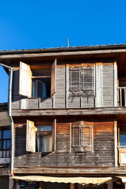 SOZOPOL, BULGARIA - 1 Eylül 2020: Bulgaristan 'ın Burgaz Bölgesi' nin Sozopol kentindeki eski evler
