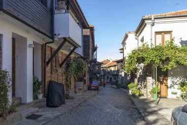 SOZOPOL, BULGARIA - 1 Eylül 2020: Bulgaristan 'ın Burgaz Bölgesi' nin Sozopol kentindeki eski evler