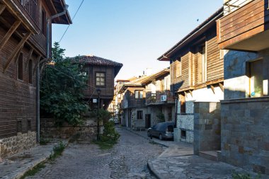 SOZOPOL, BULGARIA - 1 Eylül 2020: Bulgaristan 'ın Burgaz Bölgesi' nin Sozopol kentindeki eski evler
