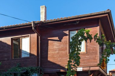 SOZOPOL, BULGARIA - 1 Eylül 2020: Bulgaristan 'ın Burgaz Bölgesi' nin Sozopol kentindeki eski evler