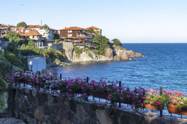 SOZOPOL, BULGARIA - 1 Eylül 2020: Bulgaristan 'ın Burgaz Bölgesi' nin Sozopol kentindeki eski evler