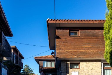 SOZOPOL, BULGARIA - 1 Eylül 2020: Bulgaristan 'ın Burgaz Bölgesi' nin Sozopol kentindeki eski evler